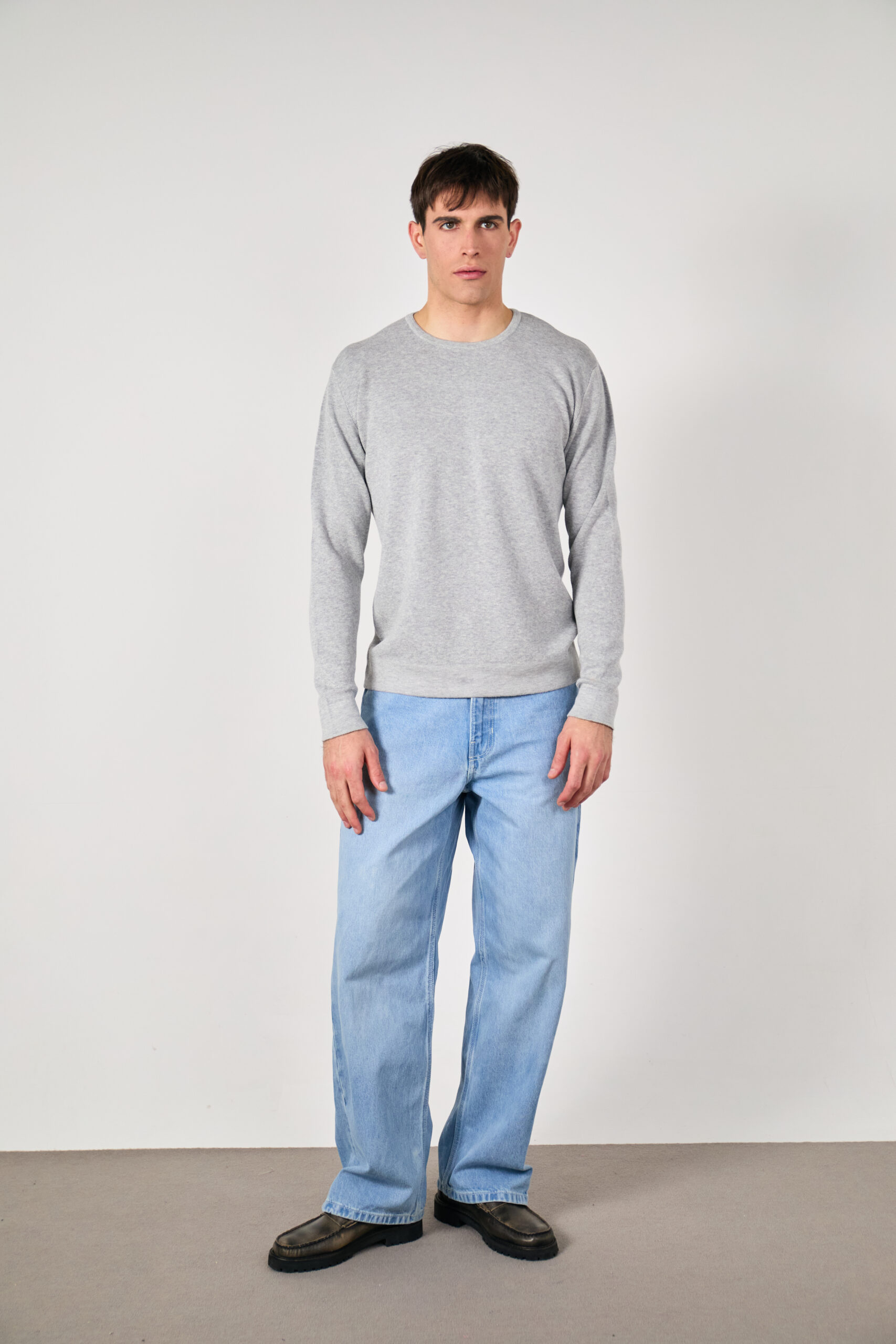 Sweater Base gris perla